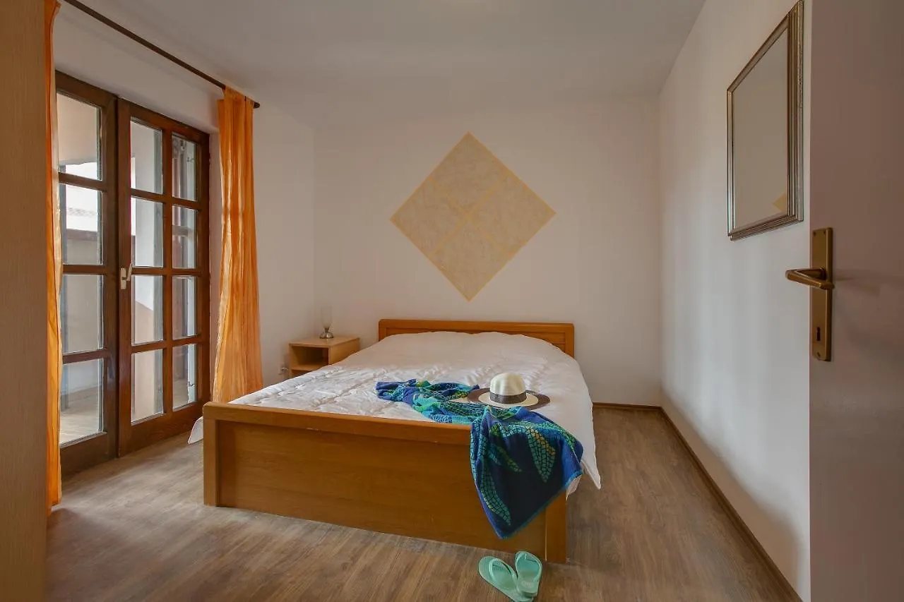 Apartment Sara, Village Stinjan Pula